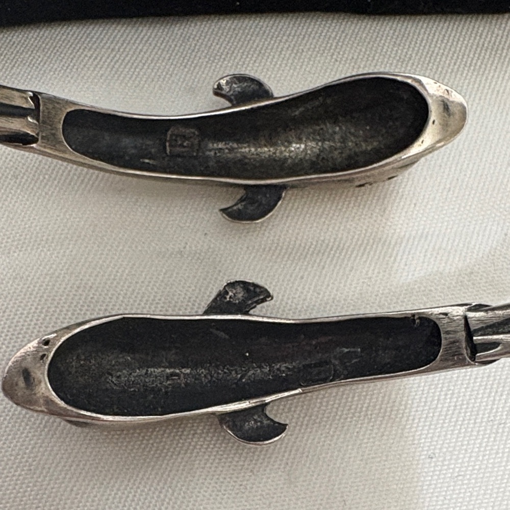 Source Unknown Silver Dolphin Open Cuff Bracelet with Green Accent Bead - Picture 6 of 6